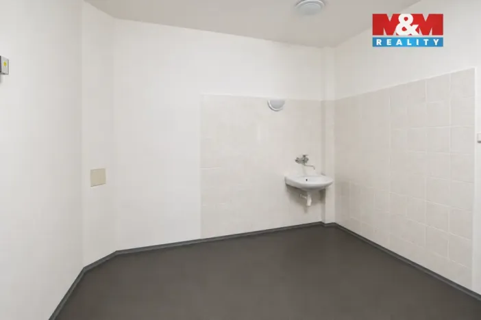 Pronájem obchodního prostoru, Pardubice - Zelené Předměstí, 17. listopadu, 82 m2