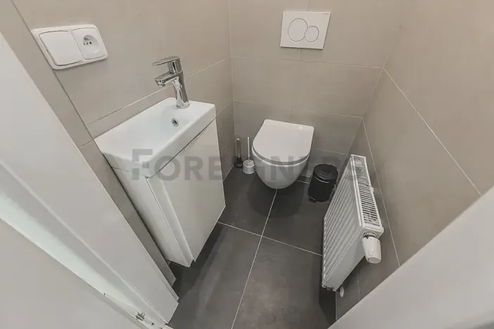 Pronájem pokoje, Hradec Králové, náměstí 5. května, 18 m2