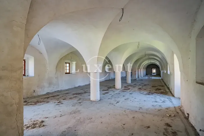 Prodej komerční nemovitosti, Vršovice, 5100 m2