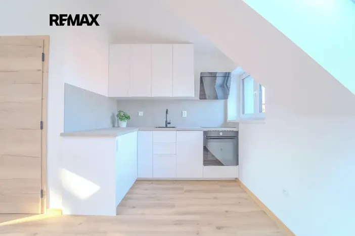 Pronájem bytu 1+kk, Kolín, Školská, 27 m2