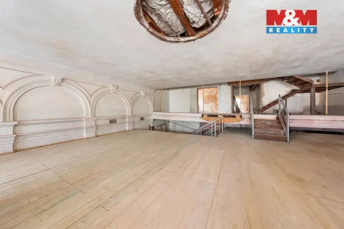 Prodej obchodního prostoru, Benešov nad Ploučnicí, náměstí Míru, 900 m2