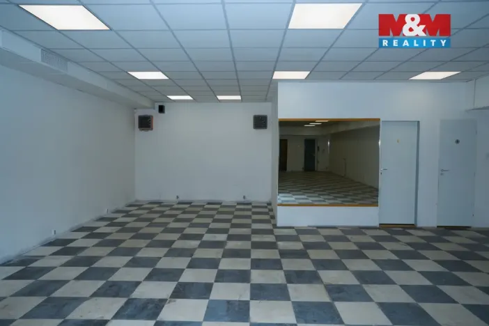 Pronájem obchodního prostoru, Teplice - Trnovany, Masarykova třída, 200 m2