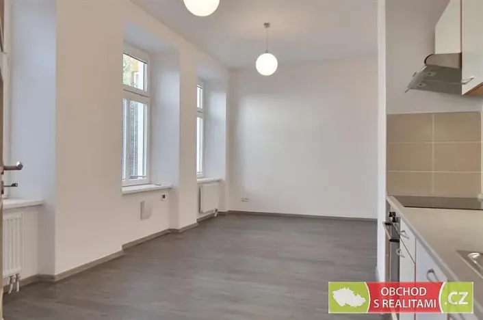 Pronájem bytu 1+kk, Praha - Karlín, Sokolovská, 37 m2