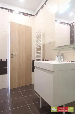 Pronájem bytu 1+kk, Praha - Karlín, Sokolovská, 37 m2