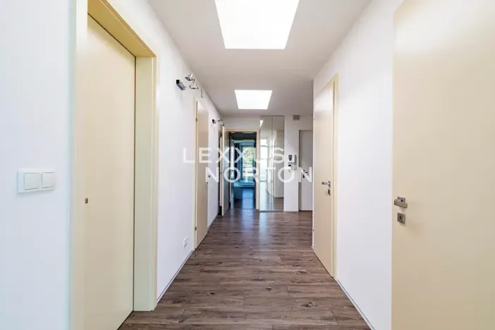 Pronájem bytu 5+kk, Praha - Smíchov, U Dívčích hradů, 202 m2