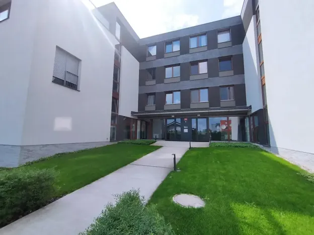 Pronájem bytu 1+kk, Praha - Dolní Chabry, Ústecká, 34 m2