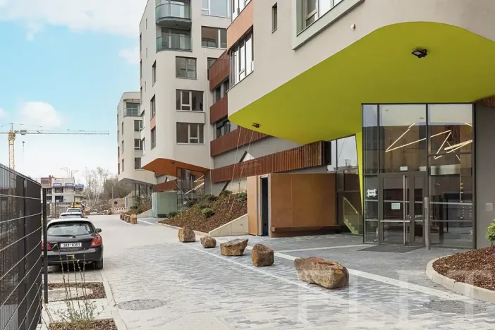 Pronájem bytu 1+kk, Praha - Radlice, U Komína, 39 m2
