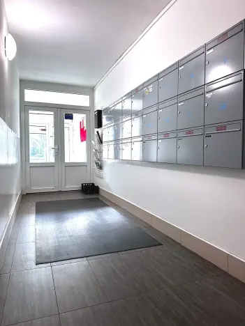 Pronájem bytu 1+kk, Praha, Milánská, 45 m2