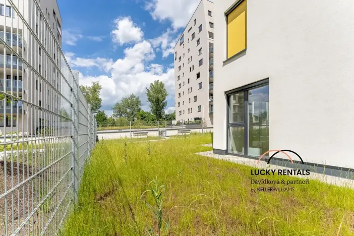 Pronájem bytu 2+kk, Praha - Vysočany, Pod Harfou, 38 m2