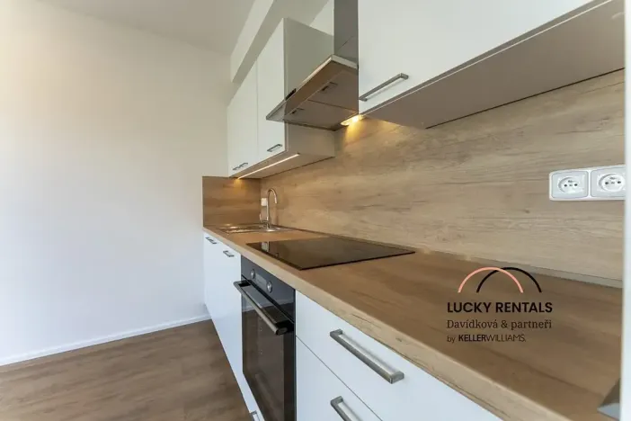 Pronájem bytu 2+kk, Praha - Vysočany, Pod Harfou, 44 m2