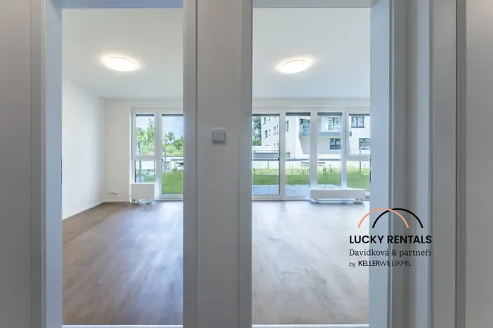 Pronájem bytu 2+kk, Praha - Vysočany, Pod Harfou, 44 m2