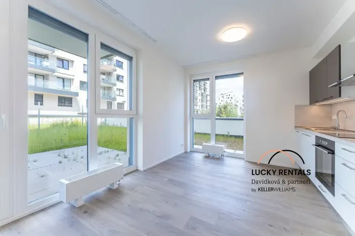 Pronájem bytu 2+kk, Praha - Vysočany, Pod Harfou, 42 m2