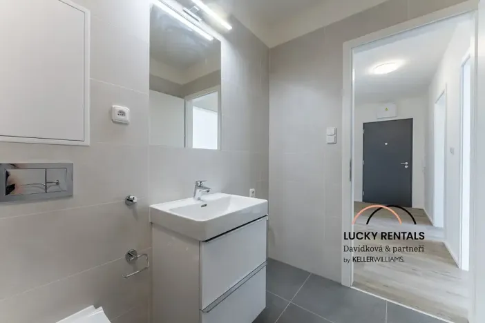 Pronájem bytu 2+kk, Praha - Vysočany, Pod Harfou, 42 m2