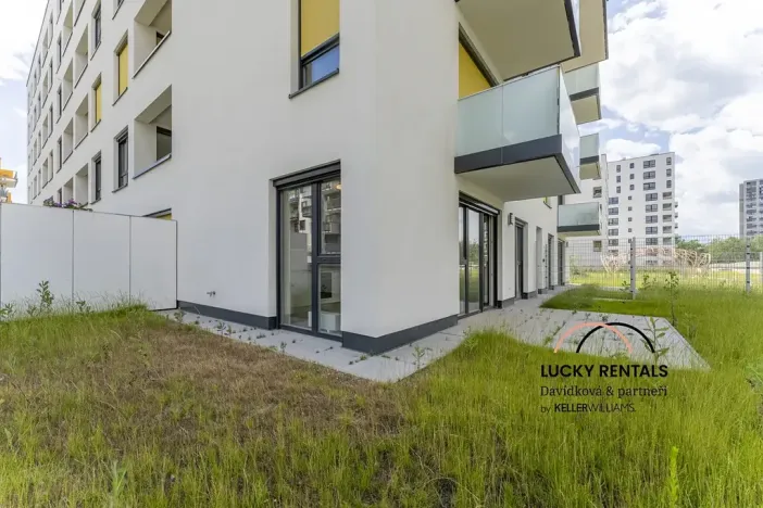 Pronájem bytu 2+kk, Praha - Vysočany, Pod Harfou, 42 m2