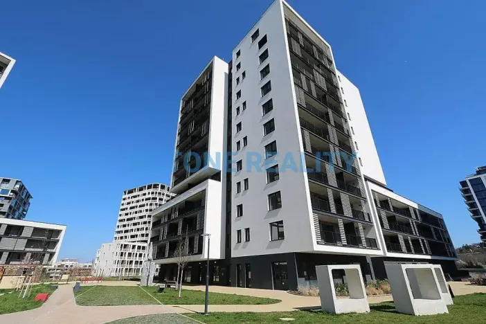 Pronájem bytu 1+kk, Praha - Modřany, Mezi vodami, 390 m2