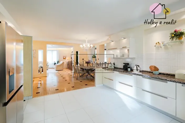 Prodej rodinného domu, Praha - Šeberov, Karfíkova, 354 m2