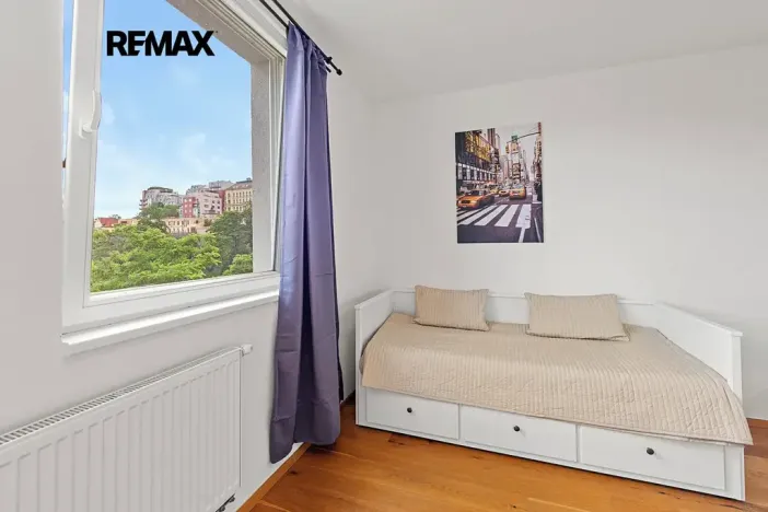 Pronájem bytu 1+kk, Praha - Vinohrady, Perucká, 27 m2