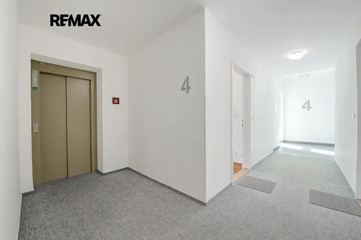 Pronájem bytu 1+kk, Praha - Vinohrady, Perucká, 27 m2