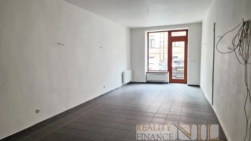 Pronájem obchodního prostoru, Dobřany, Školní, 79 m2