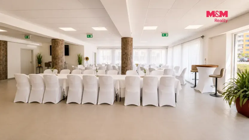 Pronájem obchodního prostoru, Louny, Březinova, 210 m2