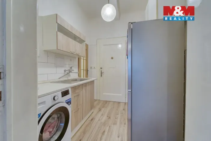 Prodej bytu 1+kk, Plzeň - Lobzy, Rokycanská, 30 m2