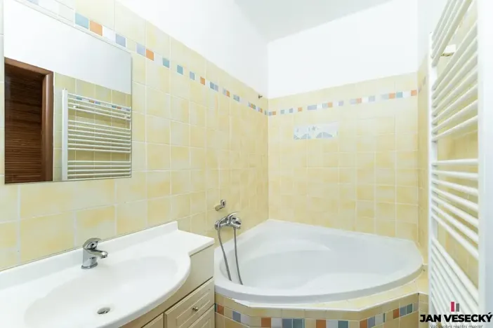 Pronájem bytu 2+kk, Praha - Kbely, Luštěnická, 49 m2