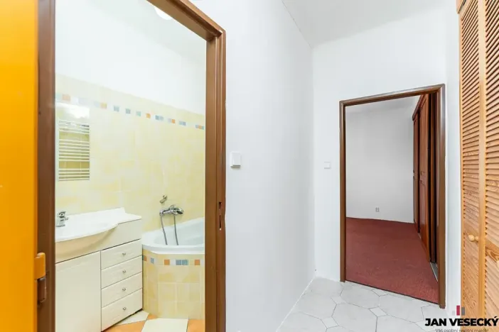 Pronájem bytu 2+kk, Praha - Kbely, Luštěnická, 49 m2