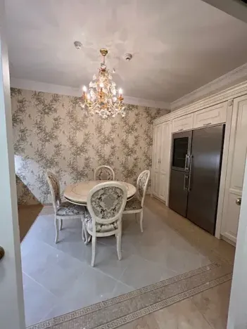 Prodej bytu 4+1, Karlovy Vary, Divadelní náměstí, 145 m2