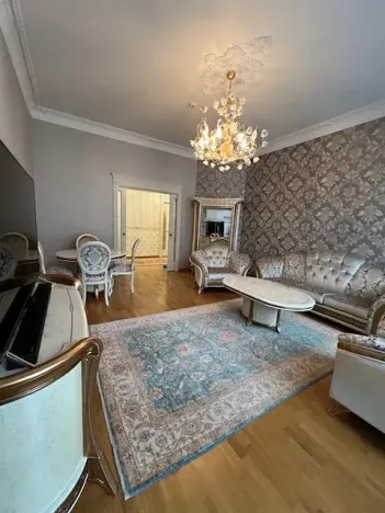 Prodej bytu 4+1, Karlovy Vary, Divadelní náměstí, 145 m2