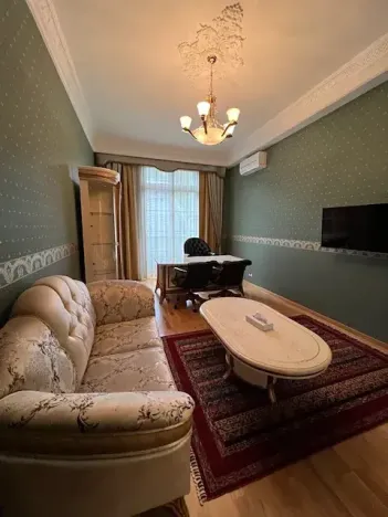 Prodej bytu 4+1, Karlovy Vary, Divadelní náměstí, 145 m2