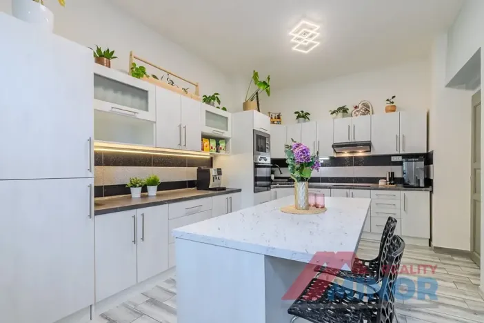 Prodej bytu 3+1, Slaný, Ouvalova, 98 m2