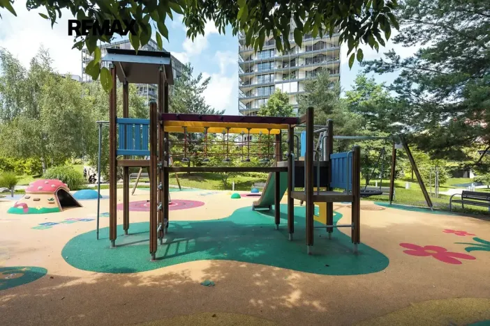 Pronájem bytu 1+kk, Praha - Žižkov, Ke kapslovně, 53 m2