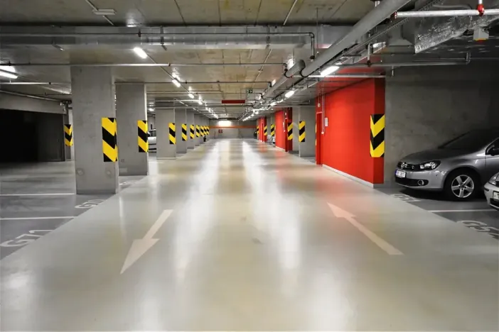 Pronájem garážového stání, Brno, U Červeného mlýna, 15 m2
