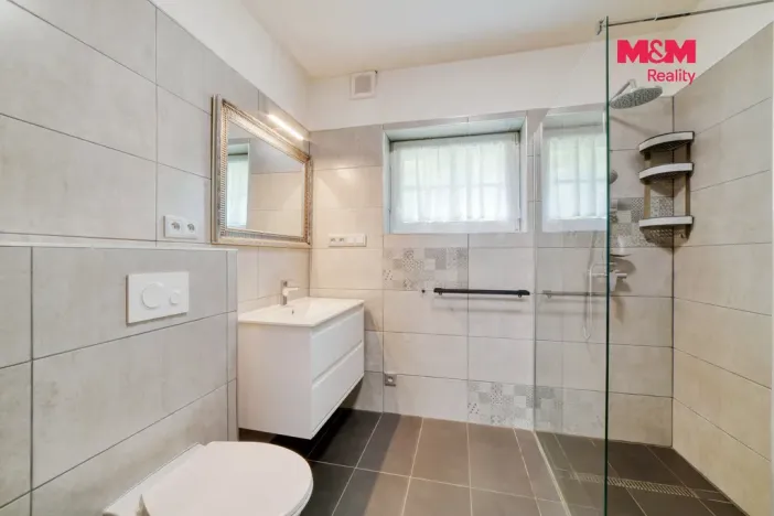Prodej rodinného domu, Valy, Na Stráni, 238 m2