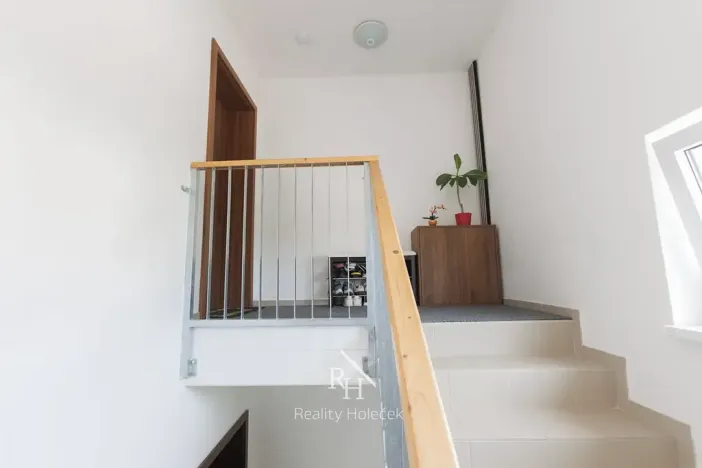 Prodej bytu 2+kk, Buštěhrad, Ořešín, 52 m2