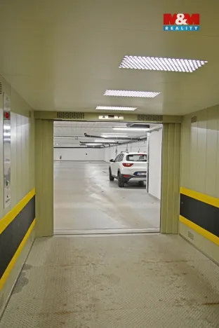 Pronájem garážového stání, Hradec Králové - Pražské Předměstí, 13 m2