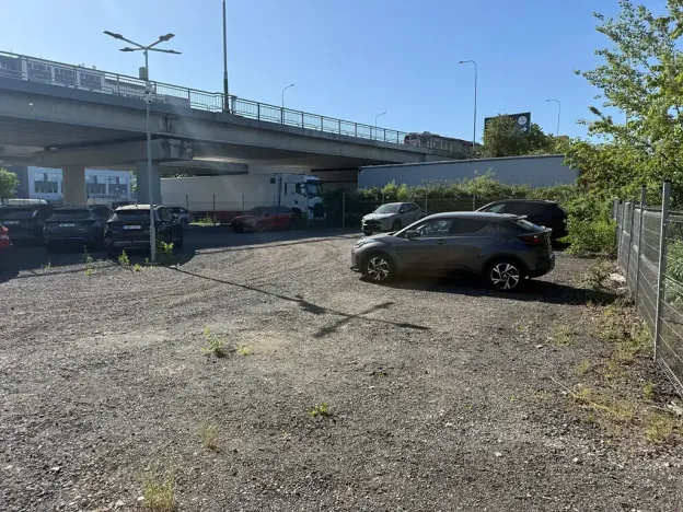 Pronájem komerčního pozemku, Praha, Radiová, 500 m2