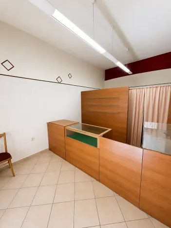 Pronájem obchodního prostoru, Chrudim, Resselovo náměstí, 16 m2
