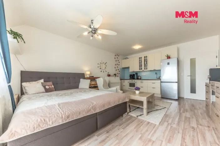 Pronájem bytu 1+kk, Praha, Švihovská, 37 m2