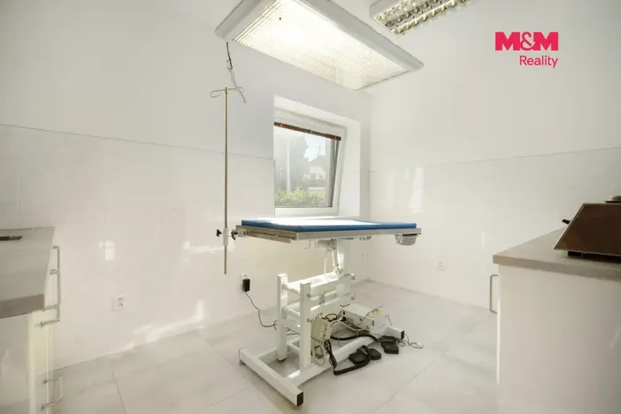 Prodej obchodního prostoru, Lázně Bohdaneč, Škroupova, 107 m2