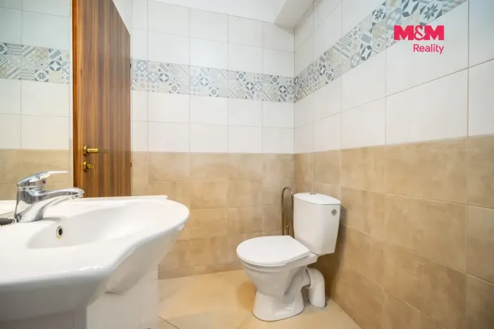Prodej obchodního prostoru, Lázně Bohdaneč, Škroupova, 107 m2