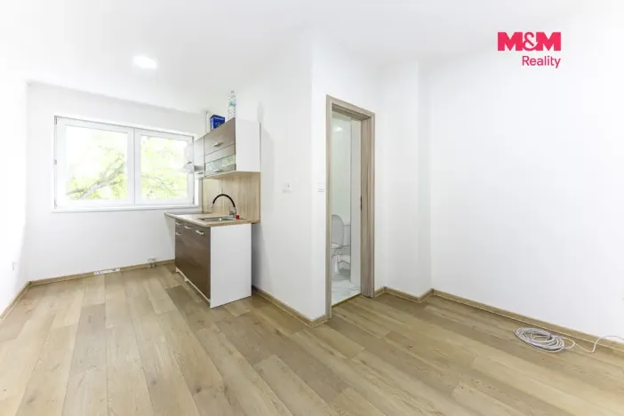 Pronájem bytu 2+kk, Velim, třída Krále Jiřího, 37 m2