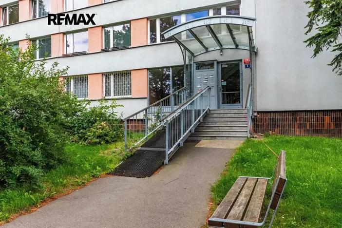 Prodej bytu 2+kk, Praha - Kobylisy, Třebenická, 41 m2
