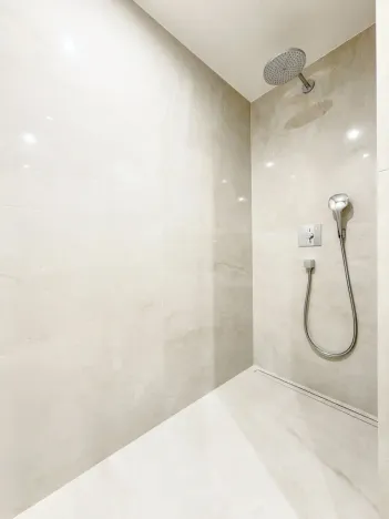 Prodej bytu 5+kk, Praha - Holyně, náměstí Pod lípou, 150 m2