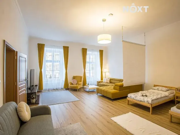 Pronájem bytu 2+1, Jindřichův Hradec, nám. Míru, 100 m2