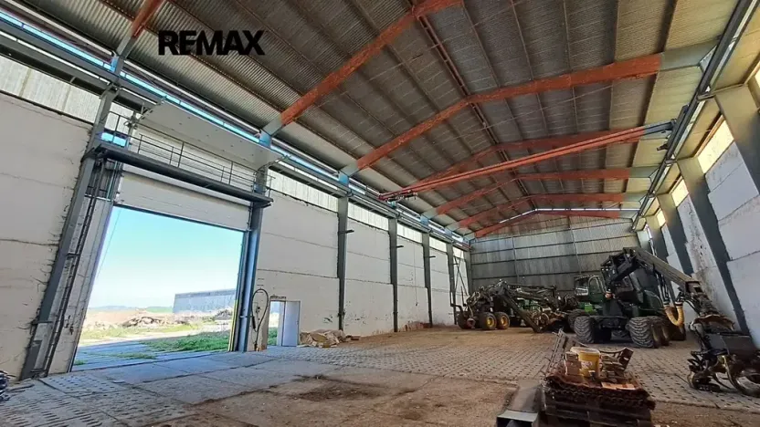 Pronájem skladu, Dolní Chvatliny, 3690 m2