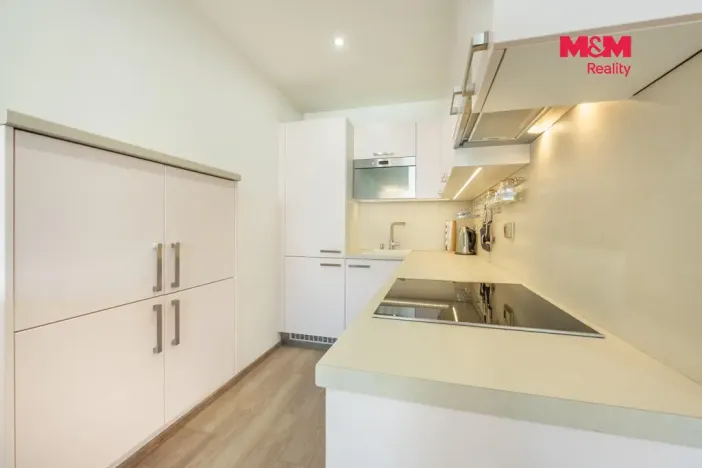 Prodej bytu 2+kk, Praha - Kobylisy, Rajmonova, 44 m2