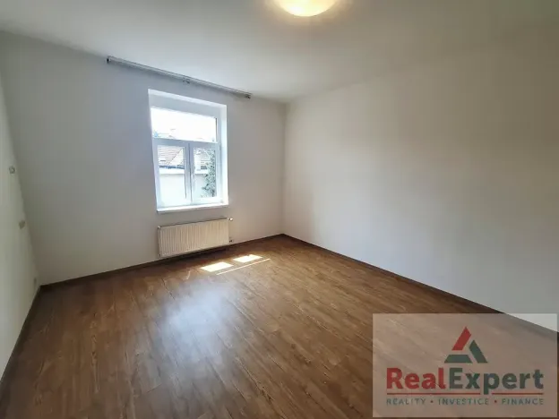 Pronájem bytu 1+kk, Praha - Žižkov, Jeseniova, 25 m2