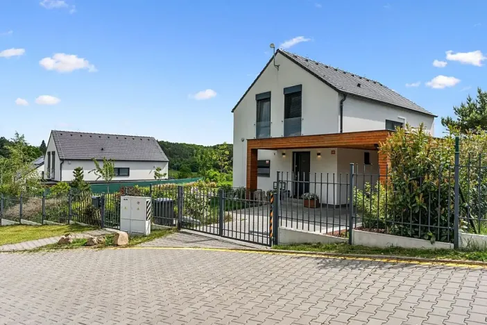 Prodej rodinného domu, Kamenice, Lužní, 141 m2