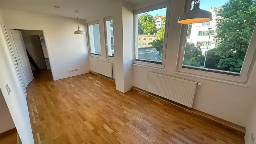 Pronájem bytu 2+kk, Praha - Vinohrady, Perucká, 40 m2